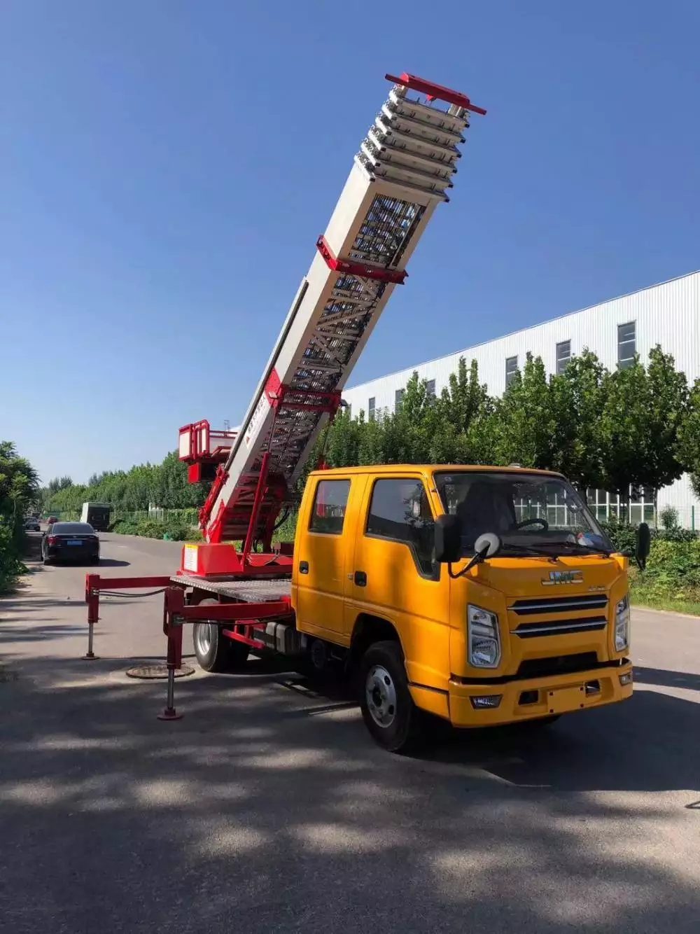 洪山附近的云梯车出租服务：轻松解决高空作业需求