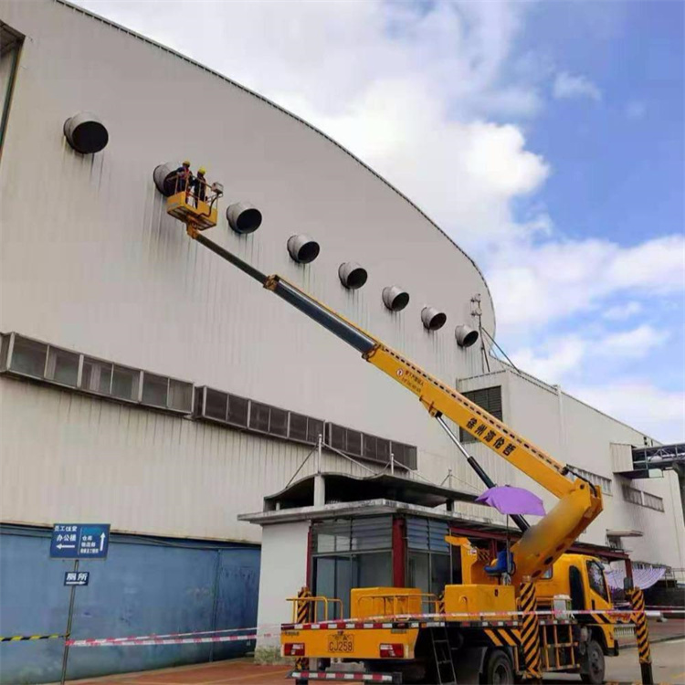 洪山高空作业车出租服务：专业广告牌安装解决方案